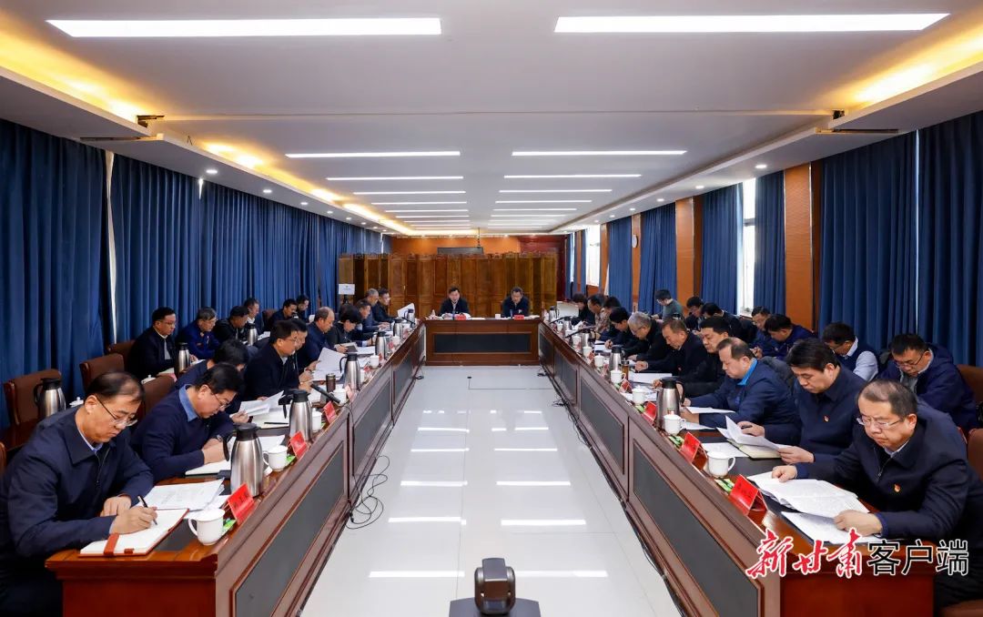 省抗震救灾指挥部召开会议：深入细致用心用情保障基本生活 攻坚克难再接再厉重建美好家园